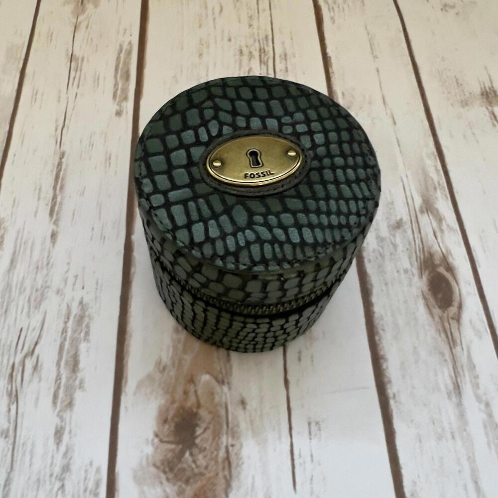 Fossil Round Jewelry Travel Case in‎ Green Croc Print